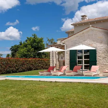 Holiday home Lasici
